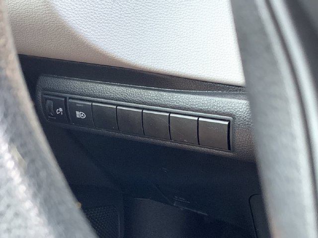 Used 2021 Toyota Corolla LE FWD image 15