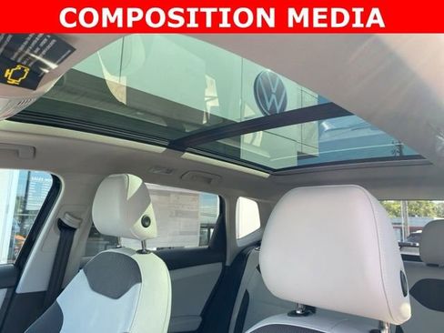 New 2025 Volkswagen Taos SE image 5