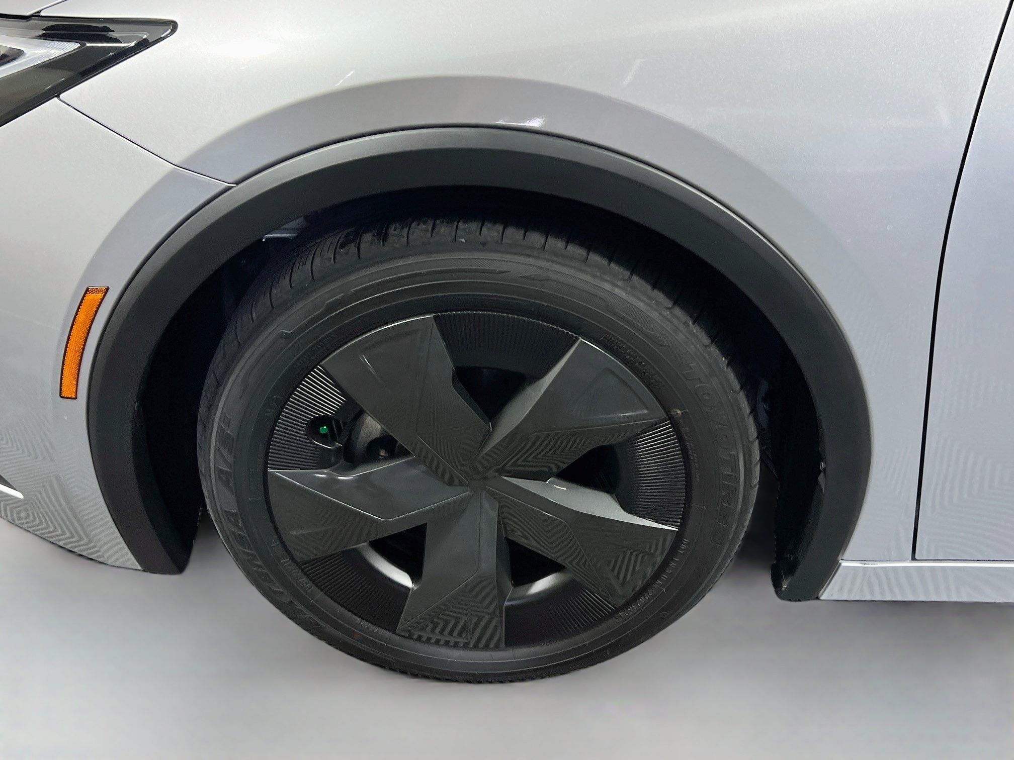 Used 2024 Toyota Prius LE FWD image 13