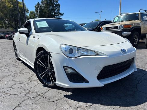 Used 2015 Scion FR-S RWD image 1
