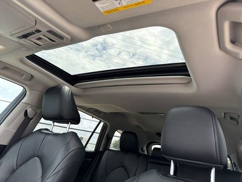 Used 2025 Toyota Highlander Limited FWD image 23