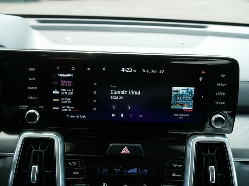 Certified 2023 Kia Sorento SX AWD/4WD image 22