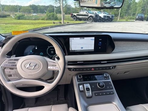 Used 2025 Hyundai Palisade Calligraphy FWD image 12