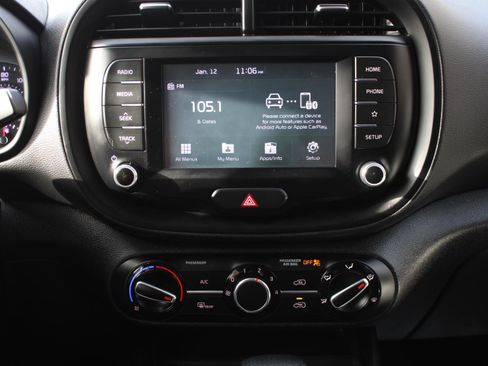 Used 2020 Kia Soul LX image 11