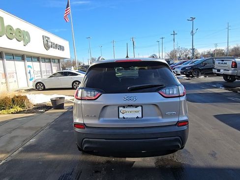 Certified 2019 Jeep Cherokee Latitude Plus w/ Cold Weather Group image 7