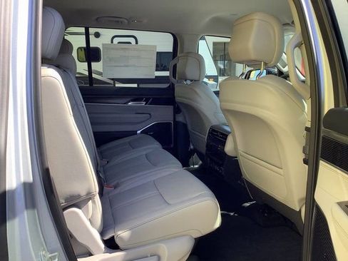 New 2023 Jeep Wagoneer Series III w/ Preferred Equipment Group image 39