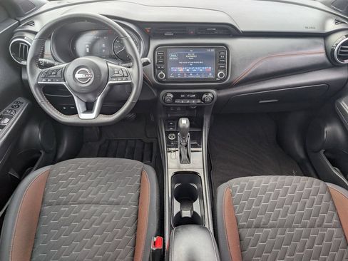 Used 2023 Nissan Kicks SR FWD image 9