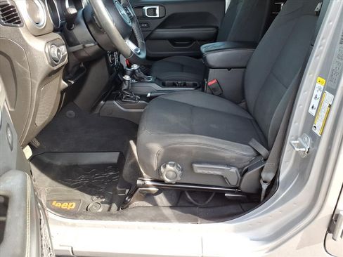 Used 2019 Jeep Wrangler Unlimited Sahara w/ Dual Top Group AWD/4WD image 13