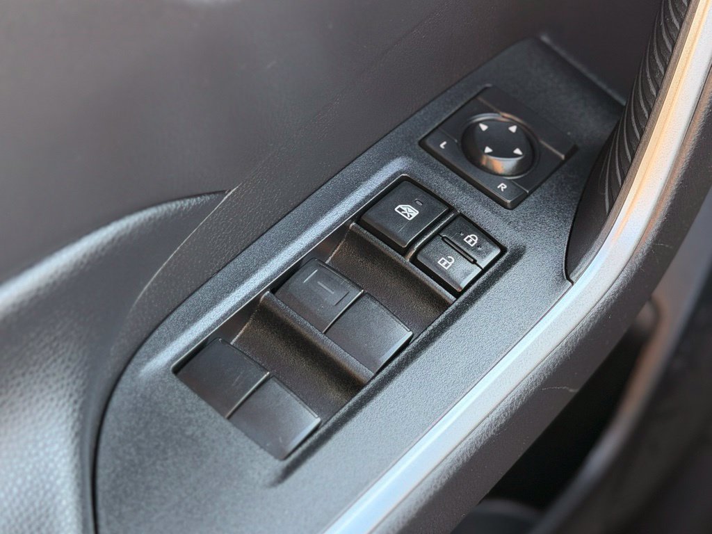 Used 2021 Toyota RAV4 LE AWD/4WD image 22