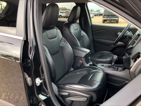 Used 2019 Jeep Cherokee Latitude Plus FWD image 9