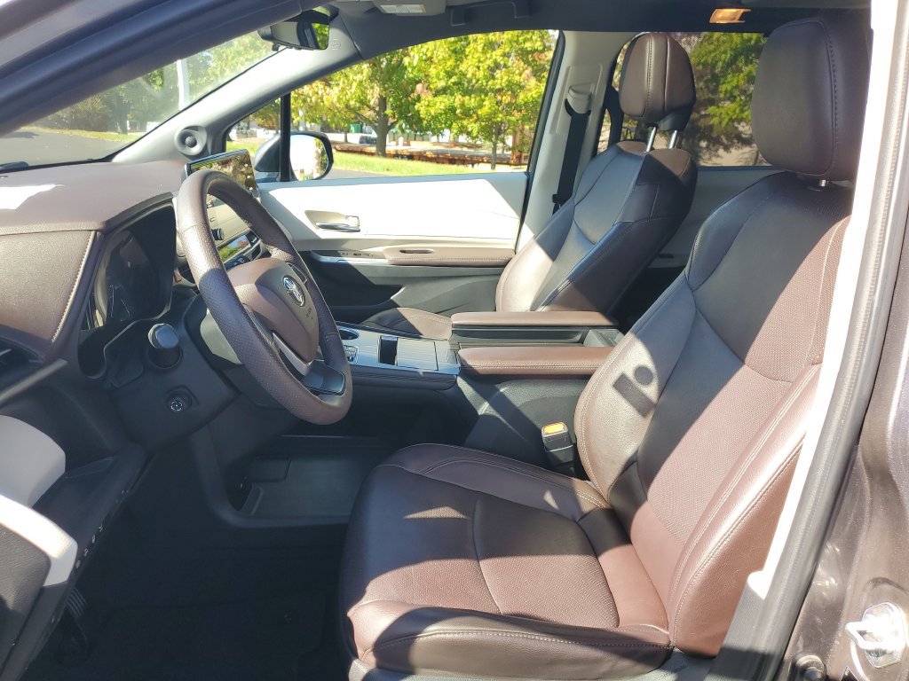 Used 2022 Toyota Sienna Platinum AWD/4WD image 5