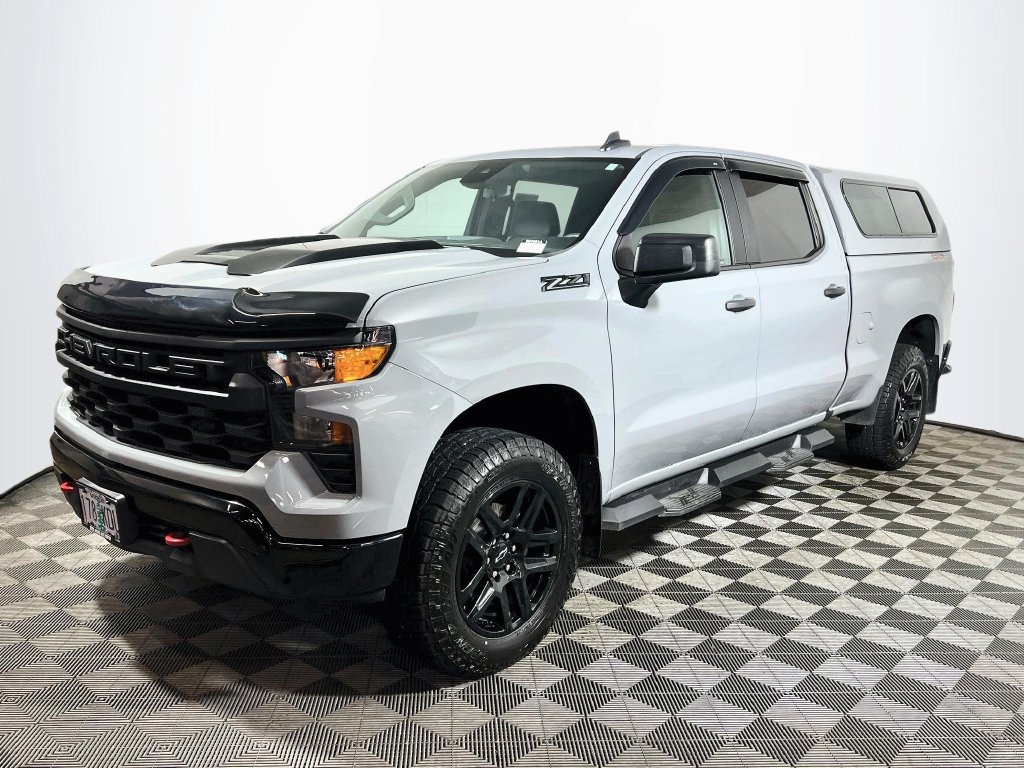 Used 2025 Chevrolet Silverado 1500 Custom Trail Boss w/ LPO, Dark Essentials Package AWD/4WD image 3