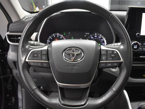 Used 2024 Toyota Highlander XLE AWD/4WD image 27