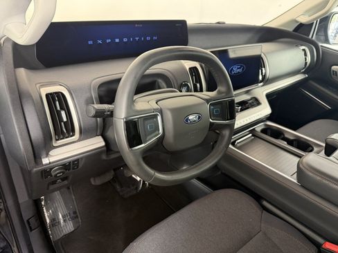 Certified 2025 Ford Expedition Active AWD/4WD image 18
