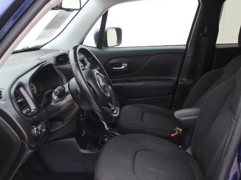 Used 2017 Jeep Renegade Altitude image 12