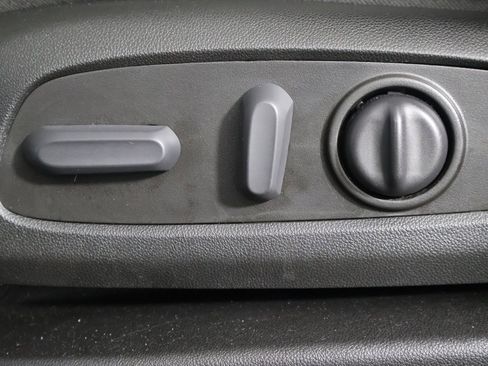 Used 2023 Chevrolet Traverse LT w/ Rear Camera Mirror Package image 34