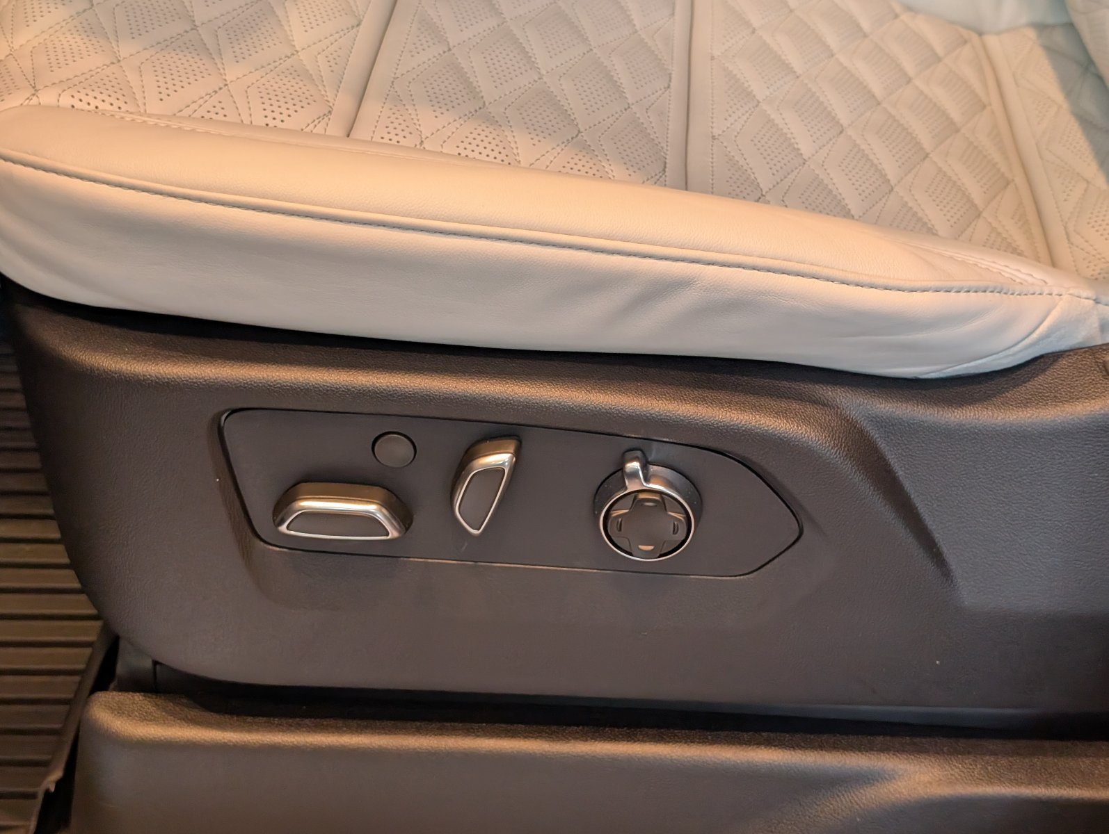New 2026 Cadillac Escalade V w/ LPO, ONYX Package AWD/4WD image 9