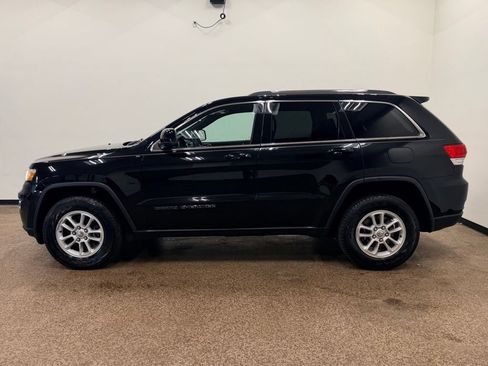 Used 2019 Jeep Grand Cherokee Laredo AWD/4WD image 2