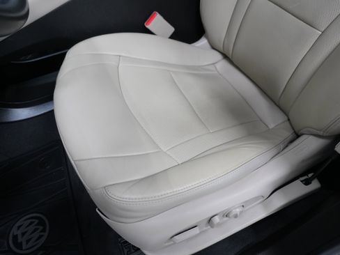 Used 2019 Buick Enclave Essence image 11