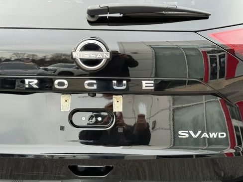 Used 2023 Nissan Rogue SV w/ SV Premium B Package image 37