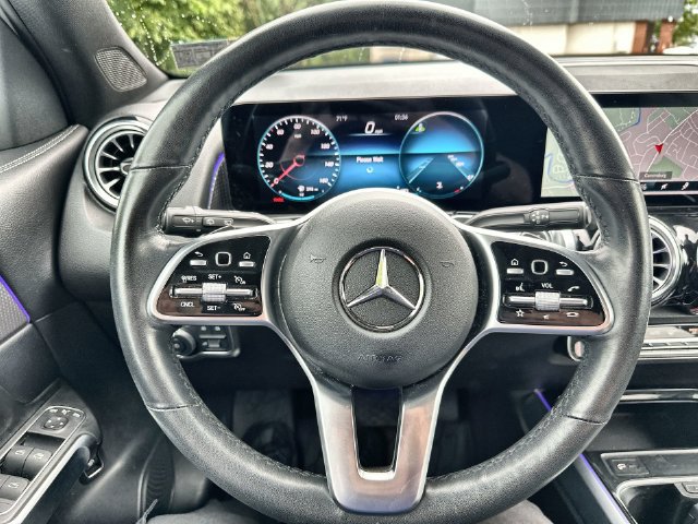 Used 2022 Mercedes-Benz GLB 250 4MATIC image 23