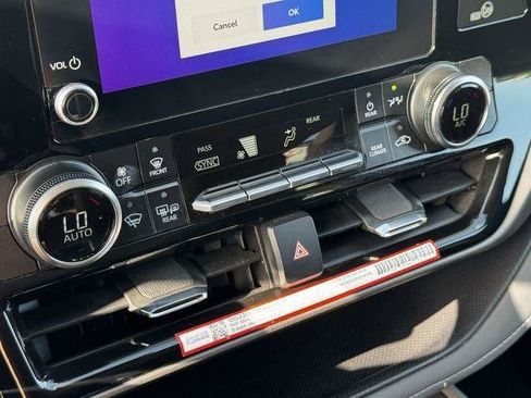 Certified 2025 Toyota Highlander LE FWD image 19