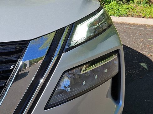 Certified 2023 Nissan Rogue SV image 9