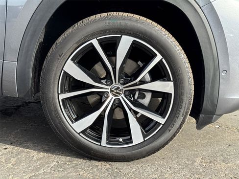 Used 2025 Volkswagen Atlas SEL Premium R-Line image 6