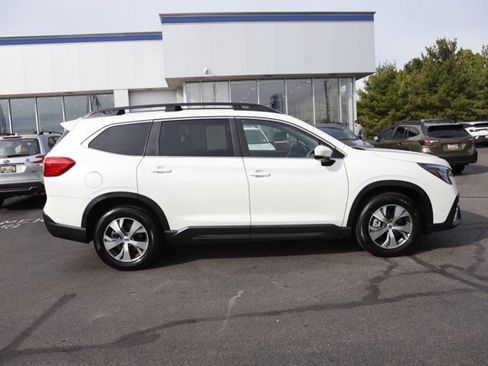 Used 2024 Subaru Ascent Premium w/ Convenience Package image 2