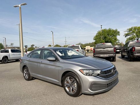 Used 2024 Volkswagen Jetta SE FWD image 1