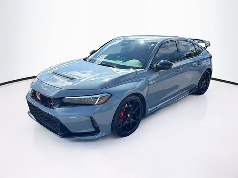 Used 2023 Honda Civic Type R image 3