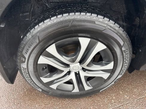 Used 2018 Toyota RAV4 LE image 32