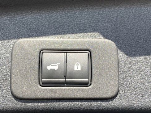 Certified 2025 Nissan Murano SV image 13