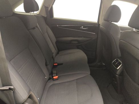 Used 2019 Kia Sorento AWD w/ LX Convenience Package image 19