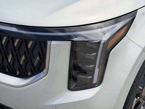 New 2027 Kia Carnival EX FWD image 10
