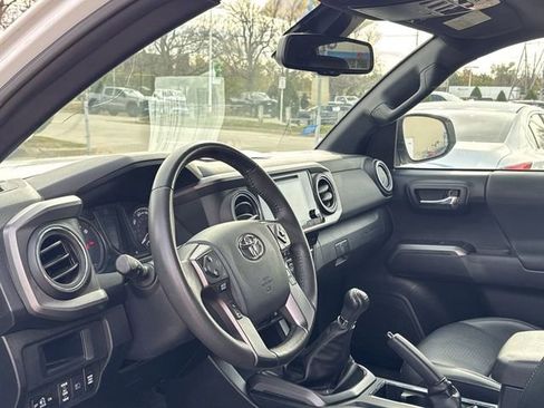 Used 2019 Toyota Tacoma TRD Off-Road image 10