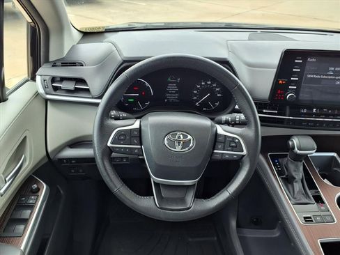 Certified 2024 Toyota Sienna XLE image 20
