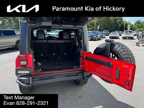Used 2017 Jeep Wrangler Unlimited Sahara AWD/4WD image 10