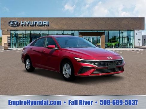 Used 2025 Hyundai Elantra SE FWD image 11