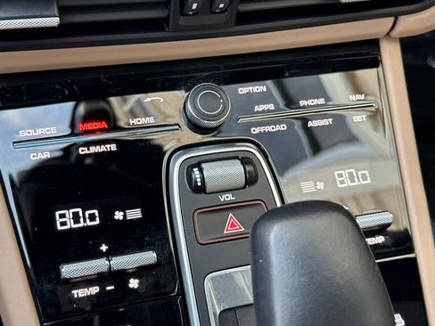 Used 2022 Porsche Cayenne E-Hybrid image 21