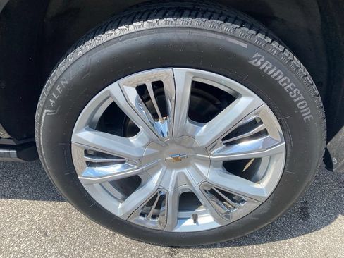 Used 2022 Chevrolet Tahoe High Country w/ LPO, Illumination Package AWD/4WD image 38