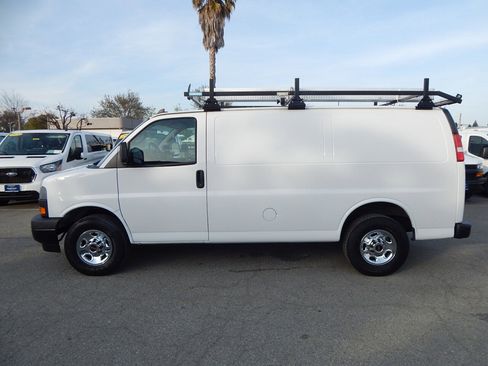 Used 2022 GMC Savana 3500 w/ Driver Convenience Package image 5