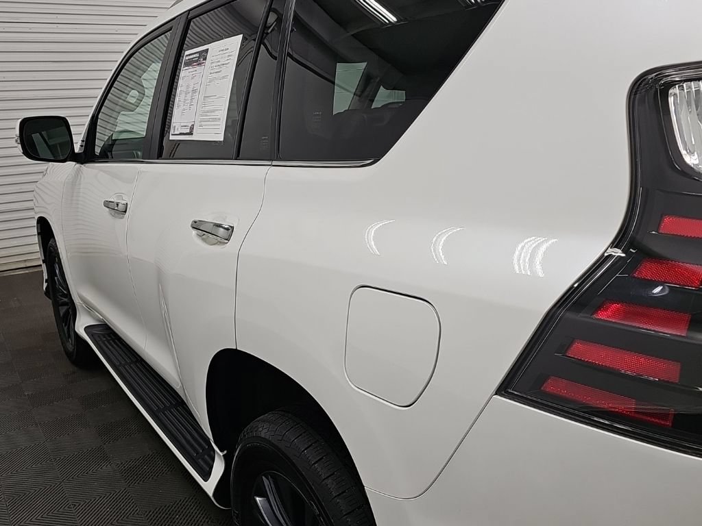 Used 2023 Lexus GX 460 Premium w/ Accessory Package AWD/4WD image 7
