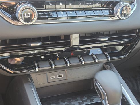 New 2025 GMC Canyon Elevation w/ Convenience Package image 13