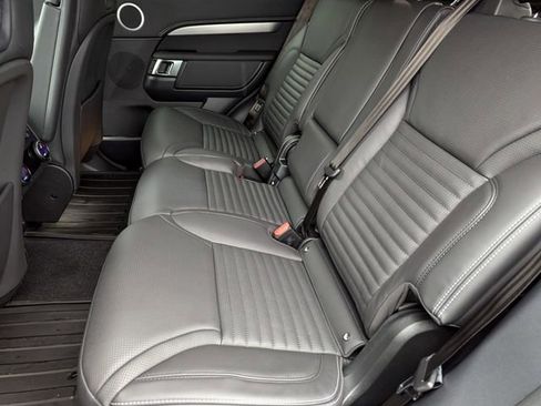 New 2025 Land Rover Discovery Dynamic SE image 15