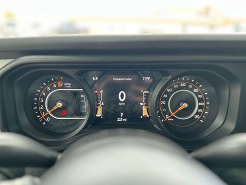 New 2025 Jeep Gladiator Sport image 12