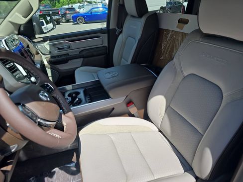 New 2026 RAM 1500 Laramie AWD/4WD image 15
