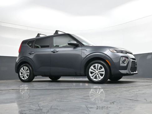 Used 2022 Kia Soul LX image 26
