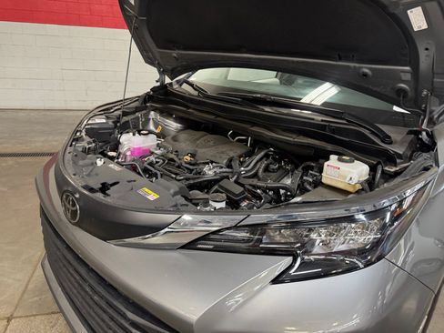 Used 2026 Toyota Sienna XLE FWD image 22