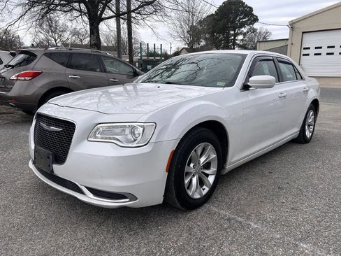 Used 2015 Chrysler 300 Limited image 4
